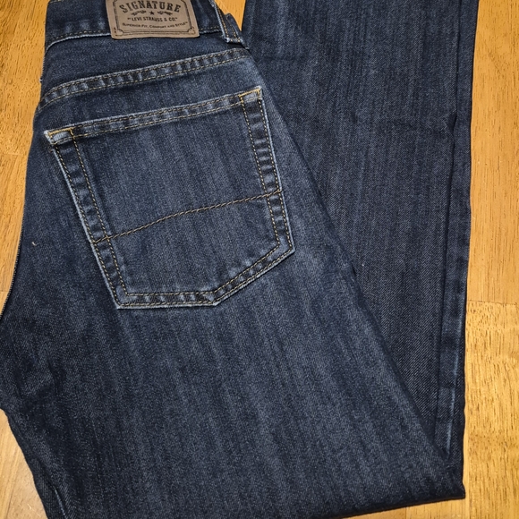 Boys Size 14 Signature by Levi Strauss Blue Jeans - Picture 2 of 4